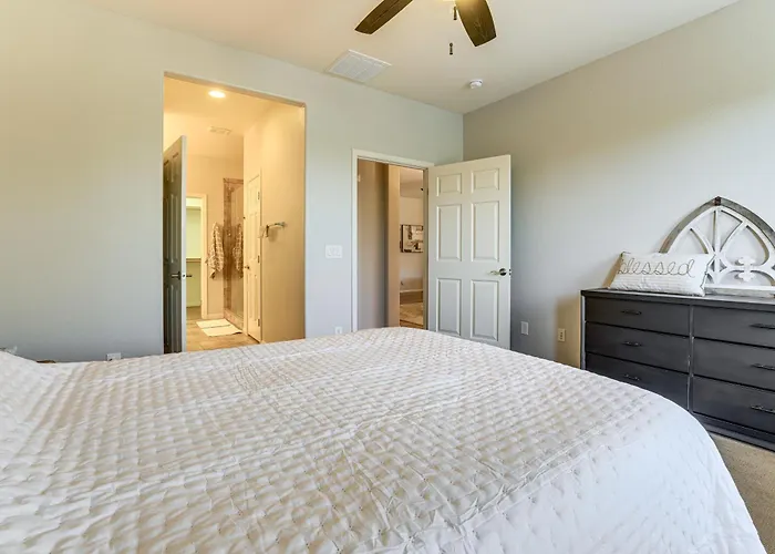 Holiday home Luxe 55-plus Retreat 4 Mi To Golf Club Of Estrella *